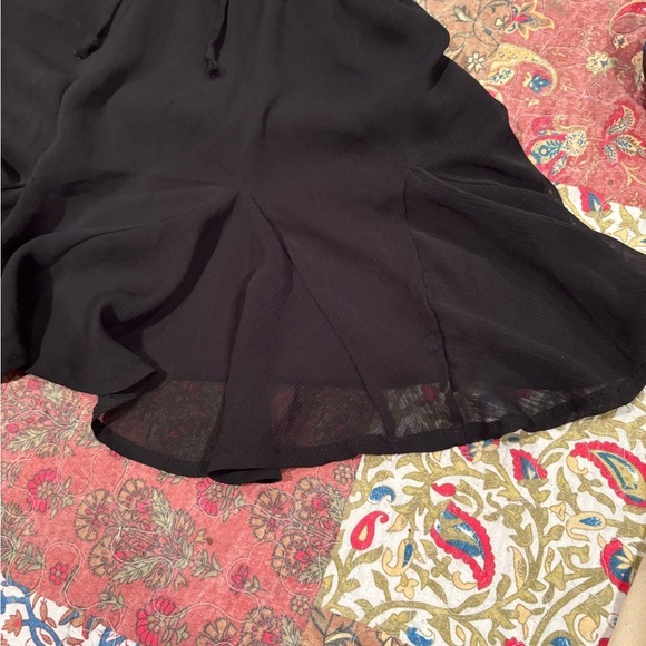 Trixxi Black Flowy Tie-Front Crossover Romper - Picture 15 of 15